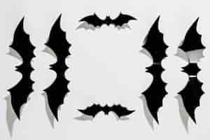 Foto gratuita murciélagos de halloween negros de plástico puestos en orden