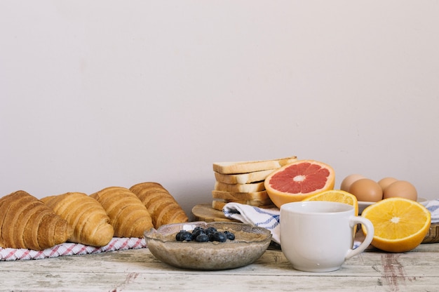 Foto gratuita mush y pastelería para el desayuno