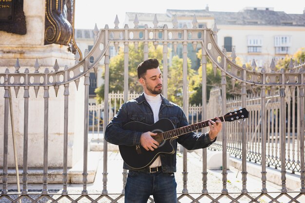 Música de guitarra al aire libre