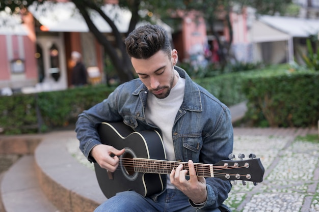 Música de guitarra al aire libre