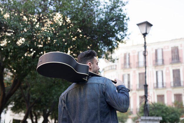 Música de guitarra al aire libre