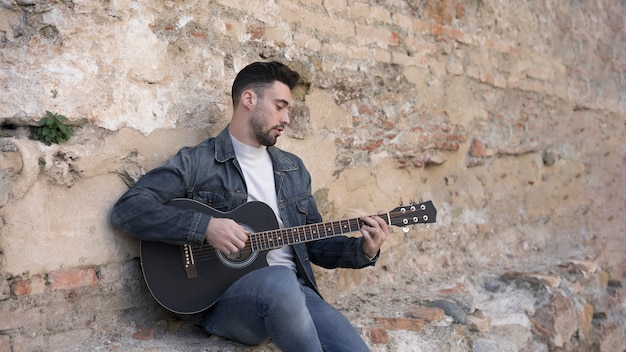 Foto gratuita música de guitarra al aire libre