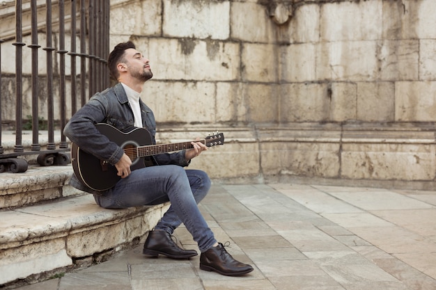 Música de guitarra al aire libre