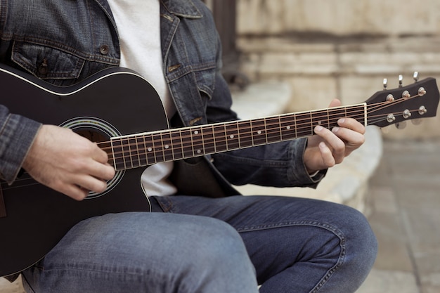 Música de guitarra al aire libre