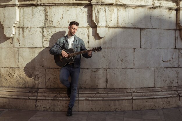 Música de guitarra al aire libre