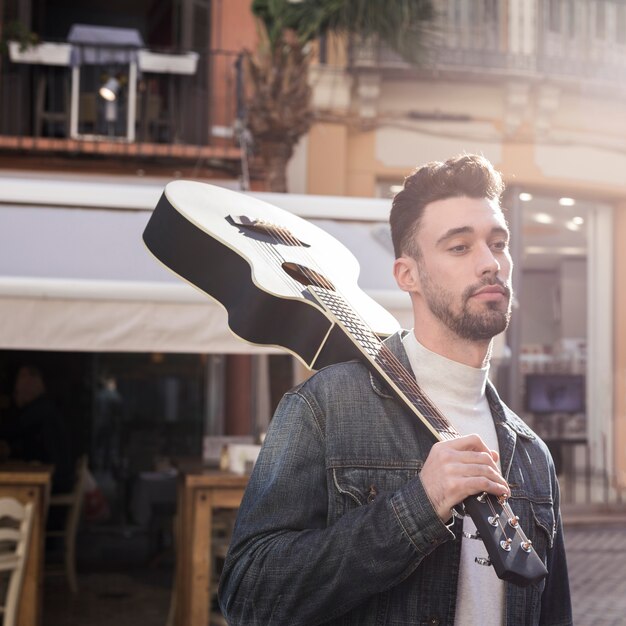 Música de guitarra al aire libre