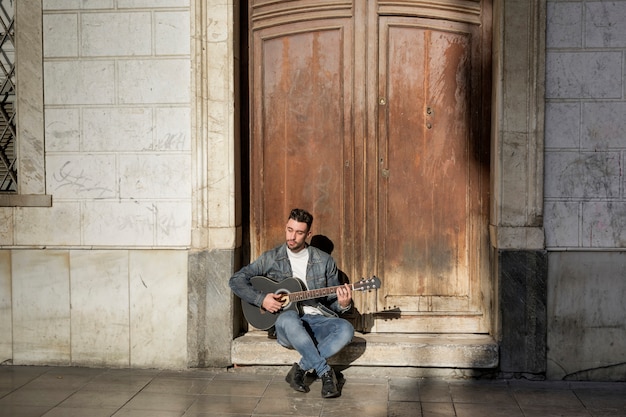 Música de guitarra al aire libre