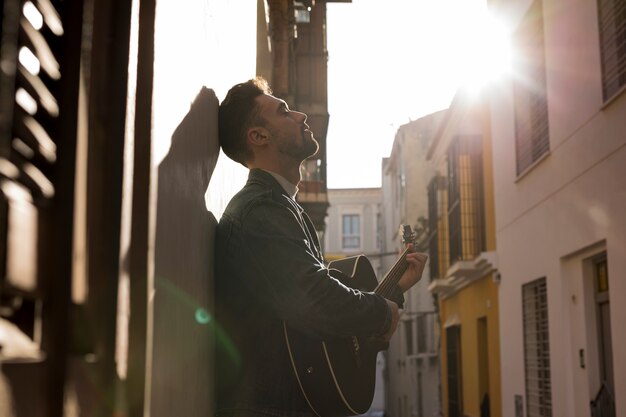 Música de guitarra al aire libre