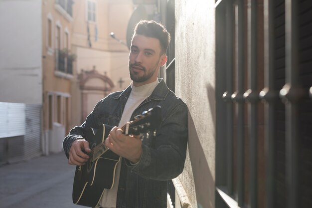 Música de guitarra al aire libre