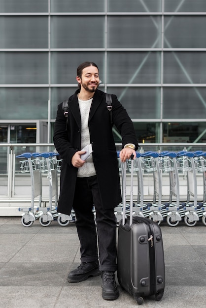 Musulmán viajando por la ciudad