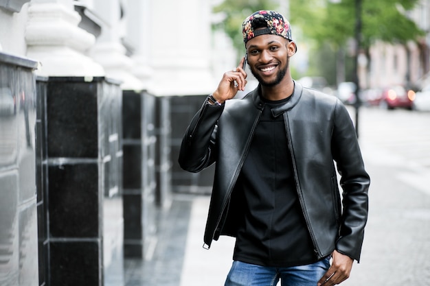 Foto gratuita nacionalidad elegante camisa negociación reunión africano