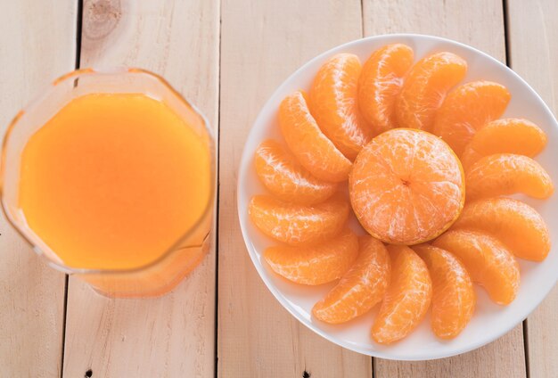 Foto gratuita naranja fresco con jugo