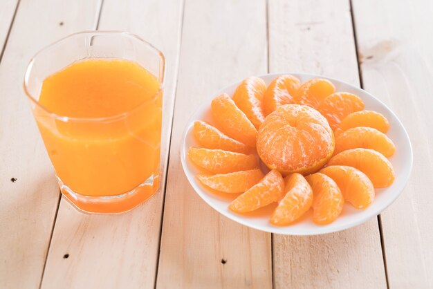 Naranja fresco con jugo