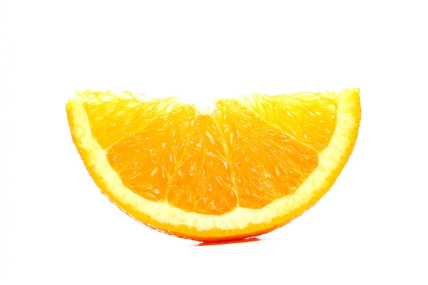 Naranja sobre blanco