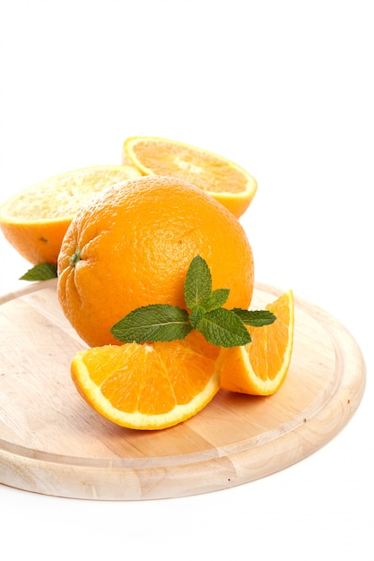 Naranja sobre blanco