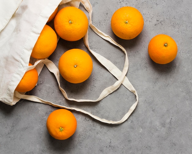 Naranjas de vista superior para una mente sana y relajada