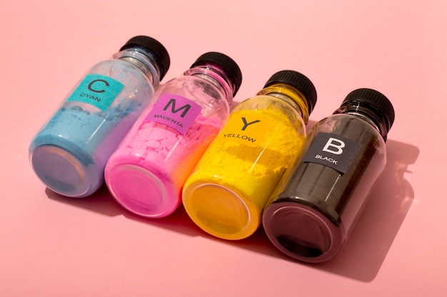 Naturaleza muerta composición de los tóneres de cmyk