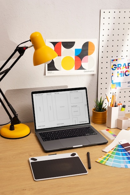Naturaleza muerta de un estudio de diseño gráfico