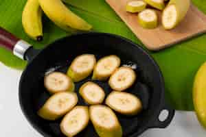 Foto gratuita naturaleza muerta de la receta con plátano plátano