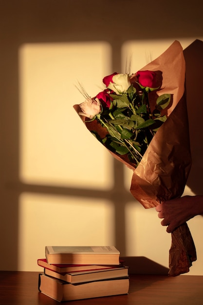 Naturaleza muerta de Sant Jordi para el día de los libros y las rosas