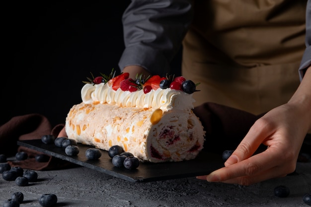 Foto gratuita naturaleza muerta de una taza de postre de acai brasileño