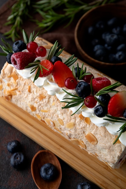 Foto gratuita naturaleza muerta de una taza de postre de acai brasileño