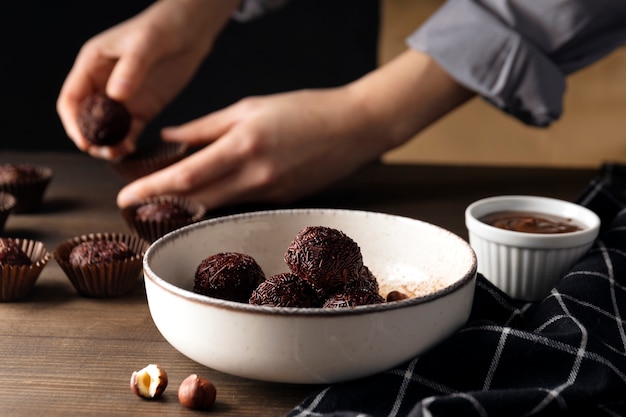 Naturaleza muerta de una taza de postre de acai brasileño