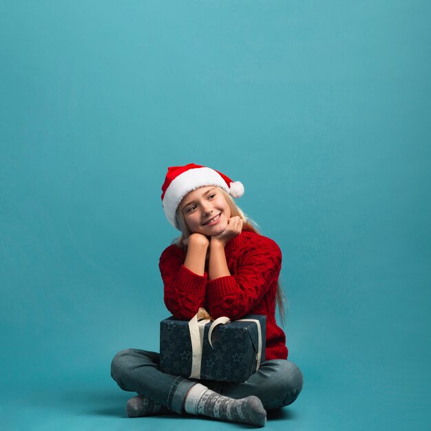 Navidad niña sentada tiro completo