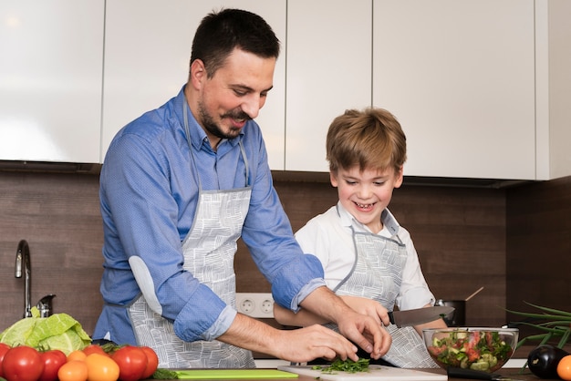 Ángulo bajo, padre e hijo, corte, vegetales