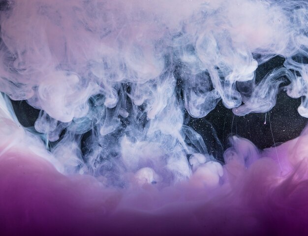 Niebla púrpura pesada abstracta