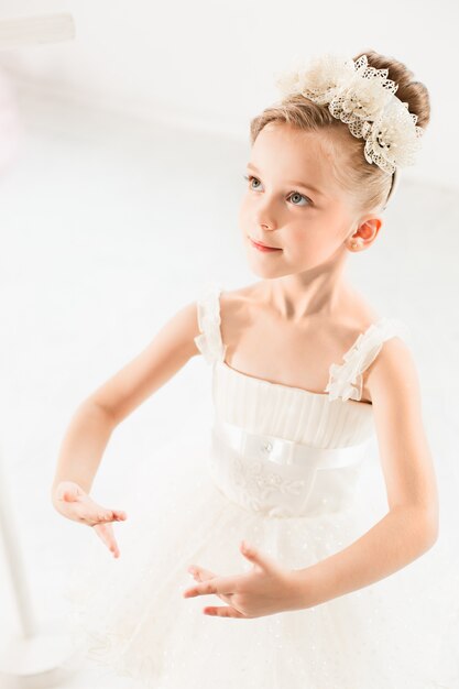 Niña bailarina en un tutú