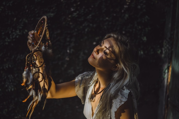 Foto gratuita niña y cazadora de sueños