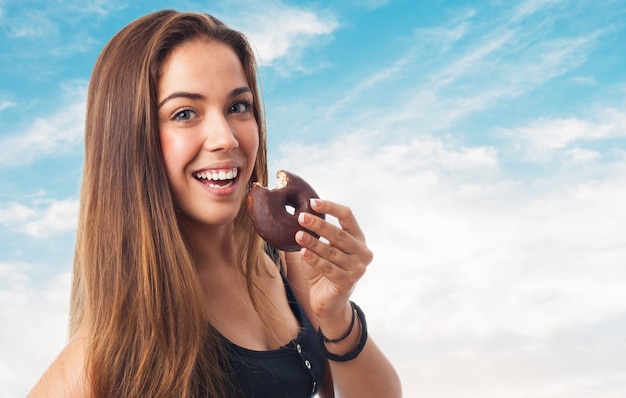 Niña de comer doughnat