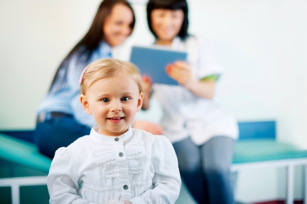 Niña, en, consultorio médico