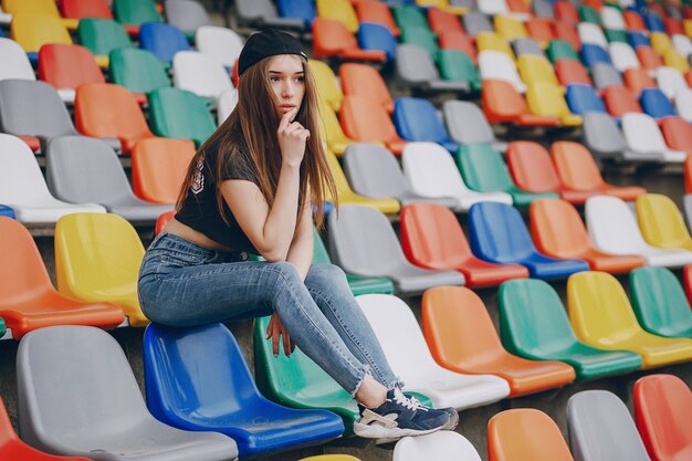 niña en un estadio