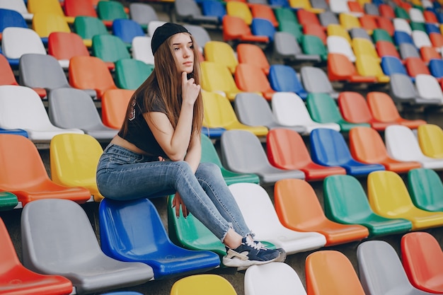 niña en un estadio