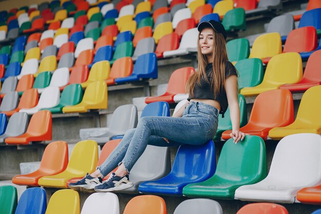 niña en un estadio