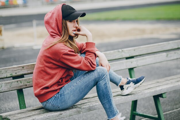 niña en un estadio