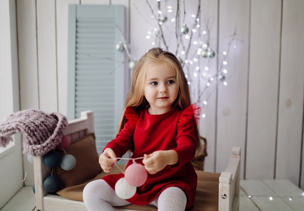 Foto gratuita niña en el estudio