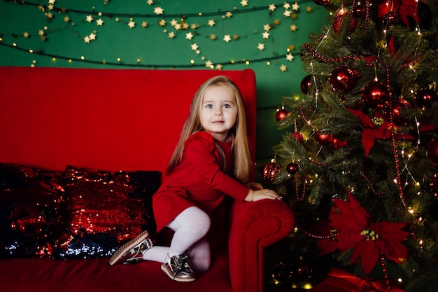 Niña en el estudio