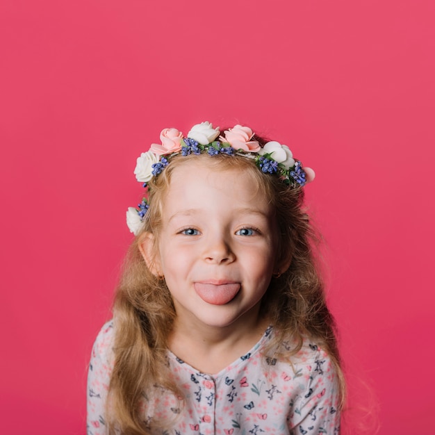 Niña con expresión feliz