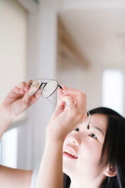 niña y gafas