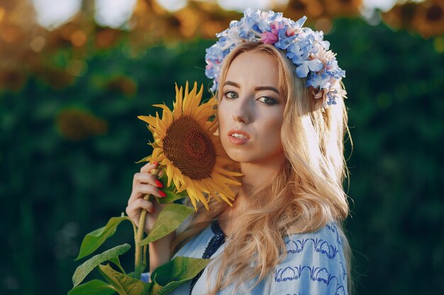 niña y girasoles