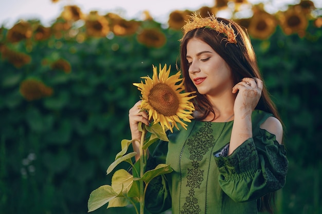 niña y girasoles