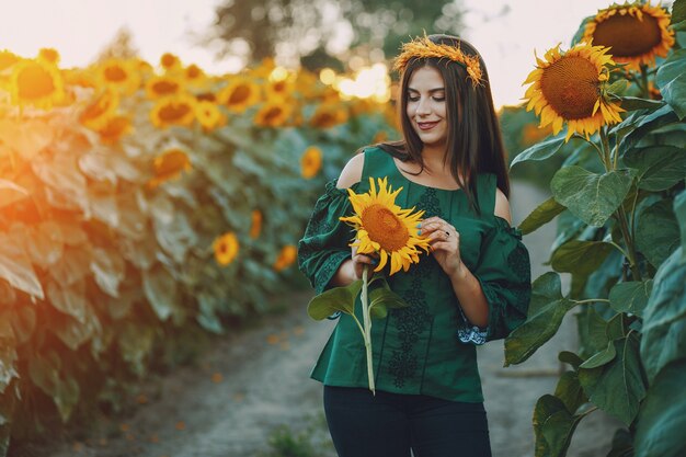 niña y girasoles