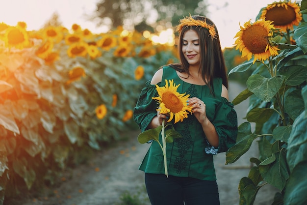 niña y girasoles