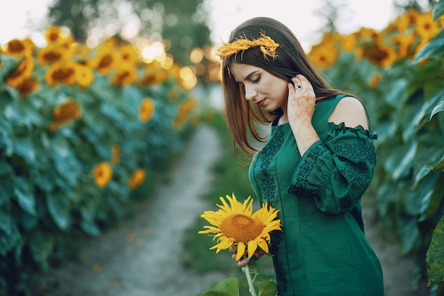 niña y girasoles