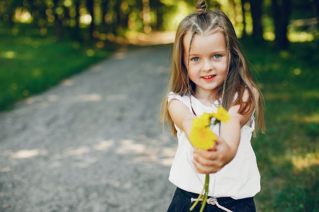 Niña en un parque