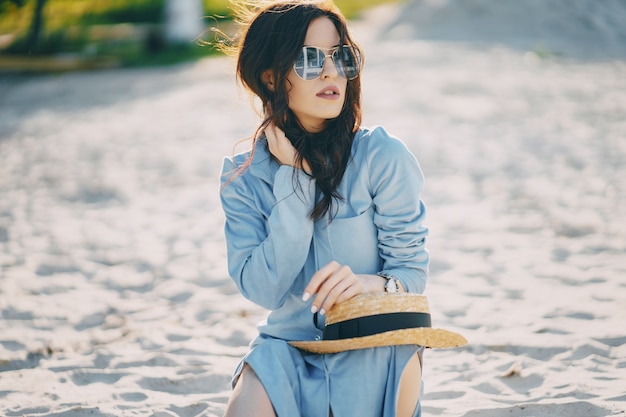 niña en la playa