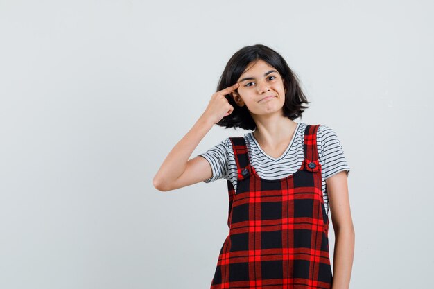 Niña preadolescente en camiseta